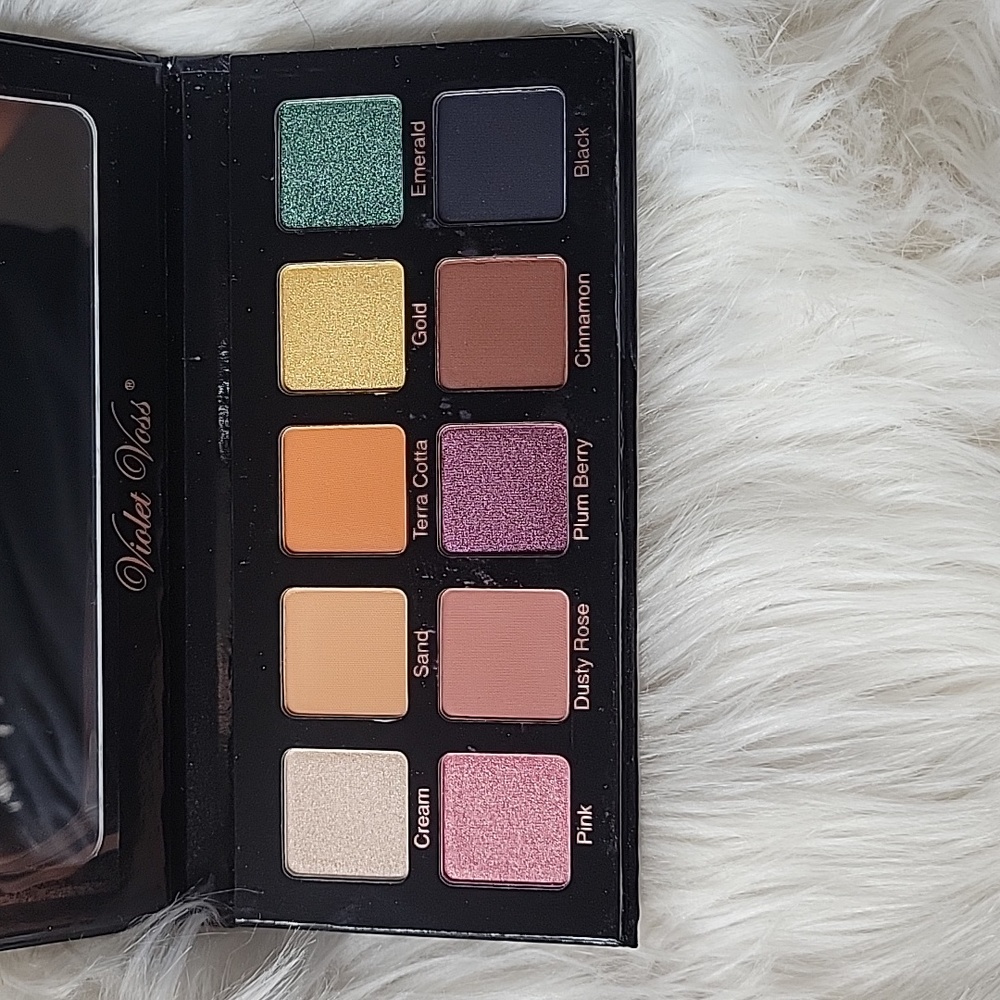NEW VIOLET VOSS Essentials Pro Series Eye Shadow Palette - Picture 3 of 3